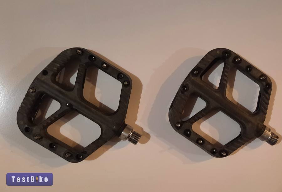 Platform pedál, cserélhető tüskékkel