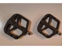 Platform pedál, cserélhető tüskékkel