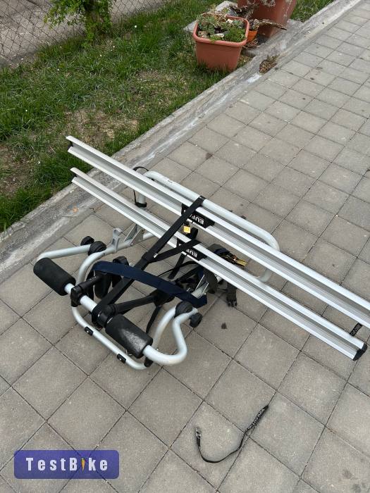 Pótkerékre szerelhető biciklitartó