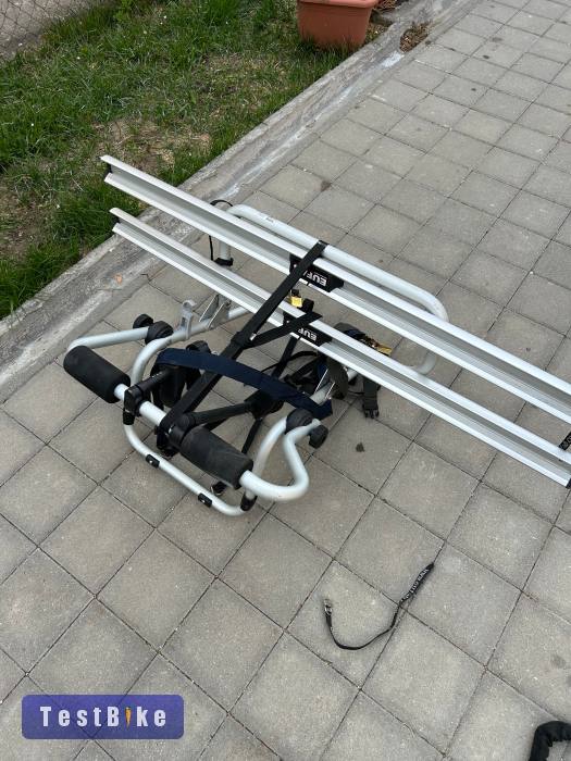 Pótkerékre szerelhető biciklitartó