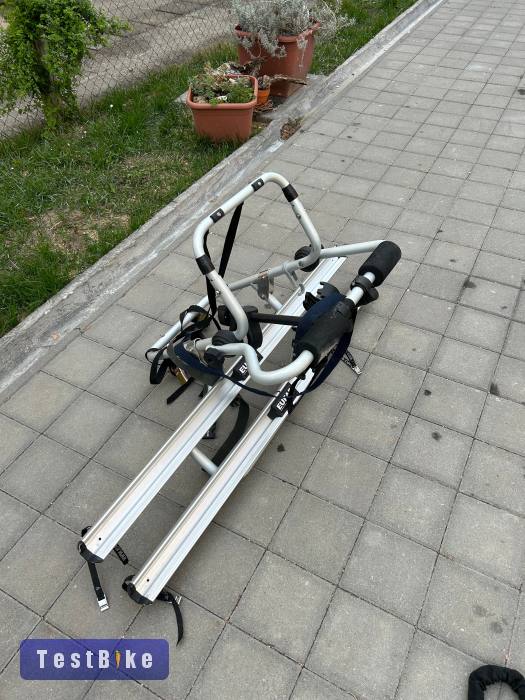 Pótkerékre szerelhető biciklitartó