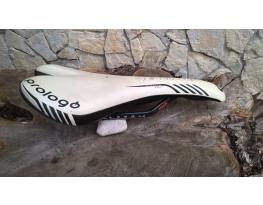 Prologo Scratch Pro carbon pálcás nyereg