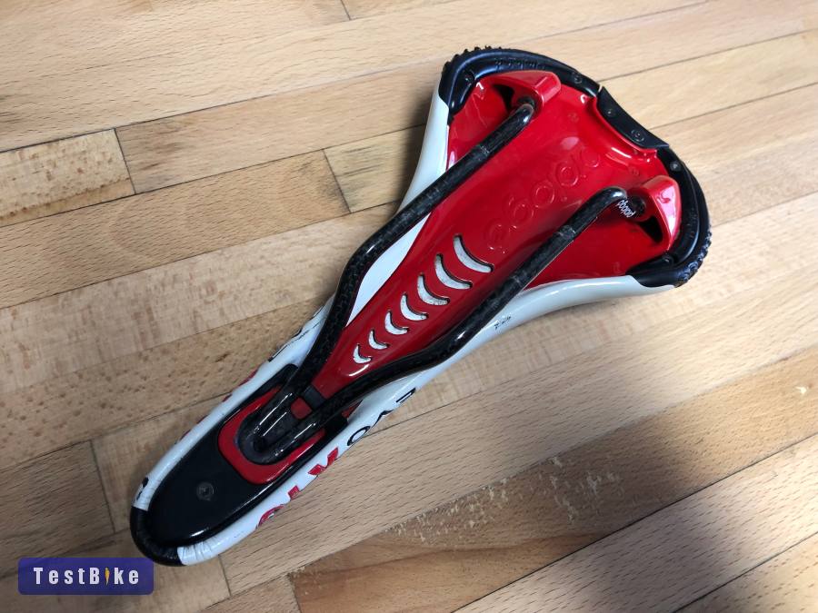 Prologo X10 Nago EVO Carbon nyereg