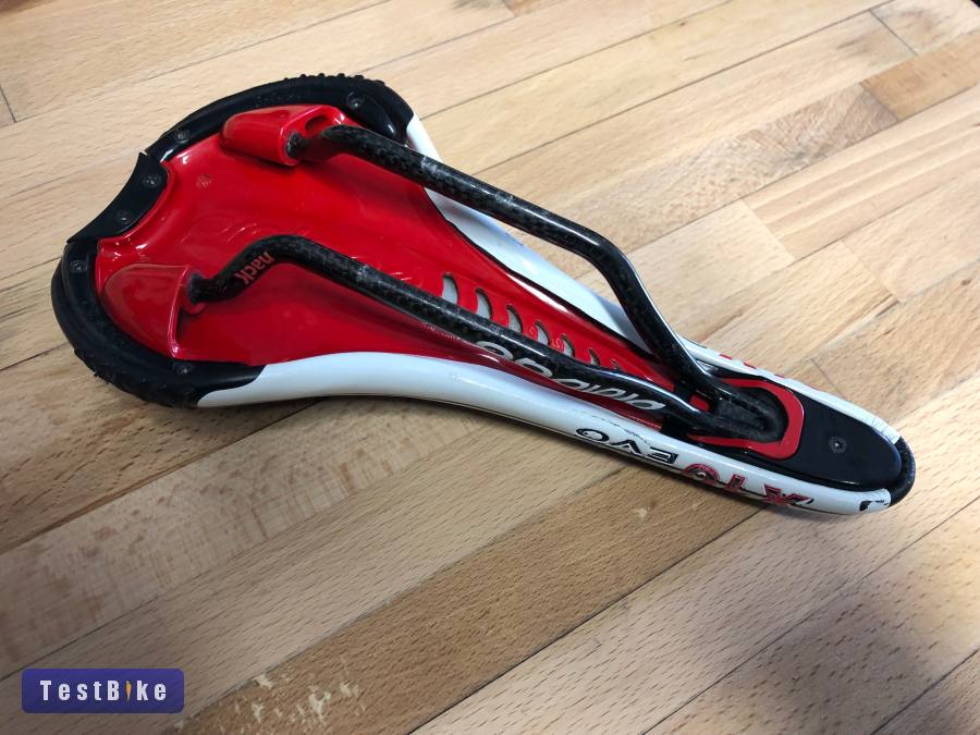 Prologo X10 Nago EVO Carbon nyereg