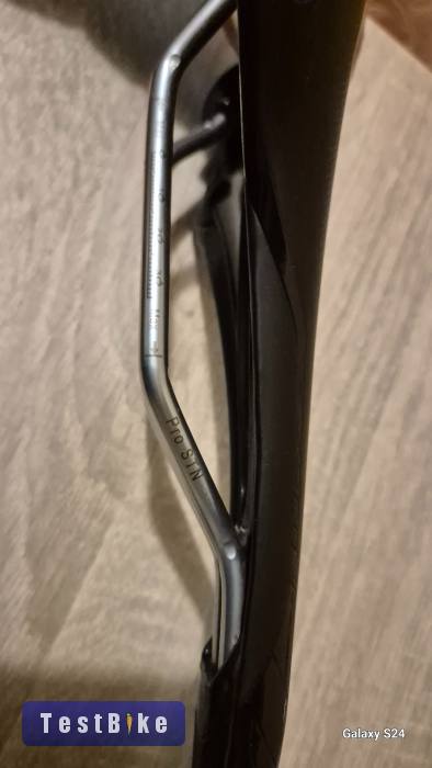 Prologó zero II orszagúti nyereg