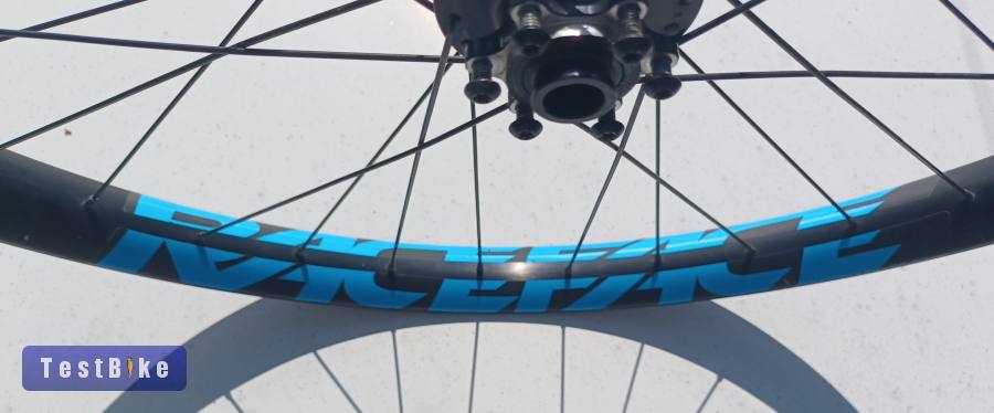 Race Face AR40+Novatec 110X15