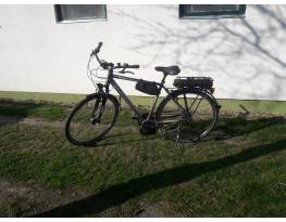 Rásegítőmotoros országúti kerékpár