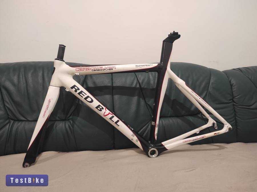 Red Bull Carbonflyer országúti karbon vázszett 'M'-es méretb