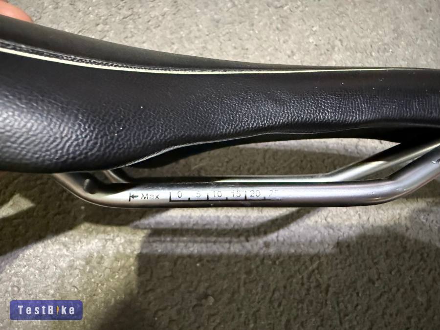 Red Cycling Product nyereg