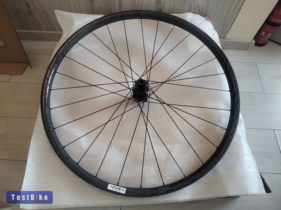 Reynolds Blacklabel pro karbon 29" 28 XC hátsó nem használt 
