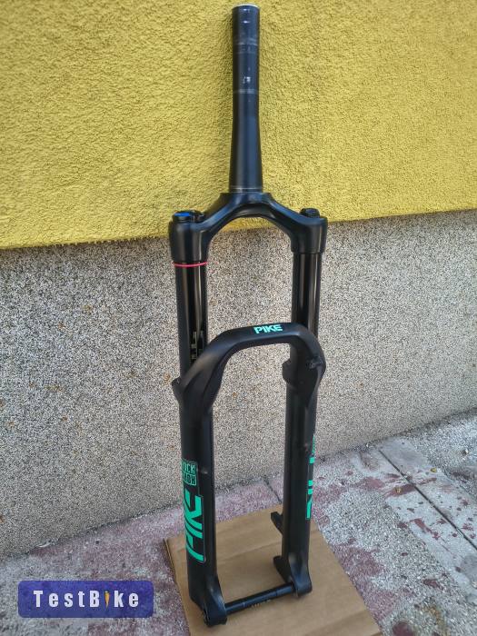 Rock Shox Pike 29". 