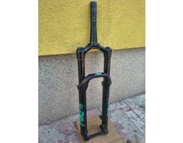 Rock Shox Pike 29". 