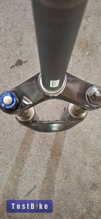 Rock Shox Reba SL teleszkóp.