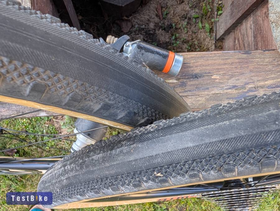 Rose kerékpárból kivett gyári kerék eladó.