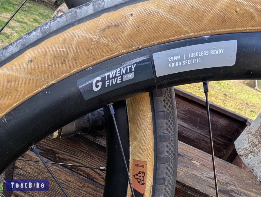 Rose kerékpárból kivett gyári kerék eladó.