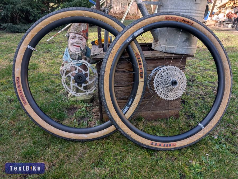 Rose kerékpárból kivett gyári kerék eladó.