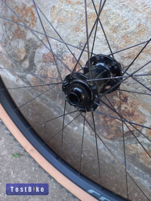 Roval Traverse Alloy 29