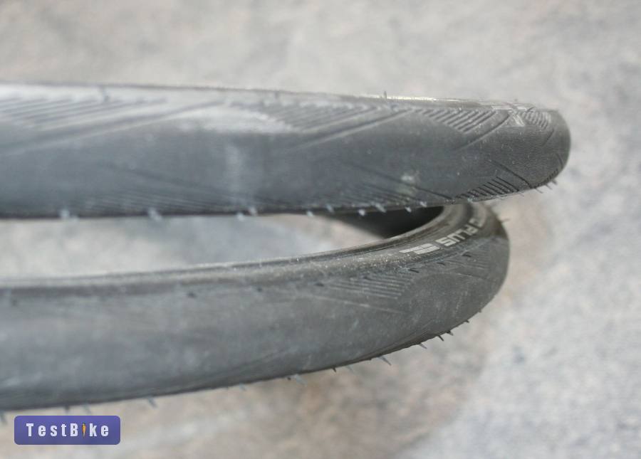 Schwalbe Durano Plusz 622 országúti külső