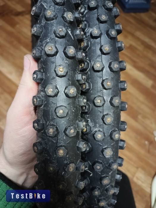 Schwalbe Ice Spiker szöges gumi 26"