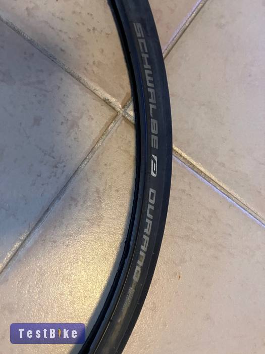 Schwalbe Lugano (700Cx25C) országúti külső gumi (belsővel)