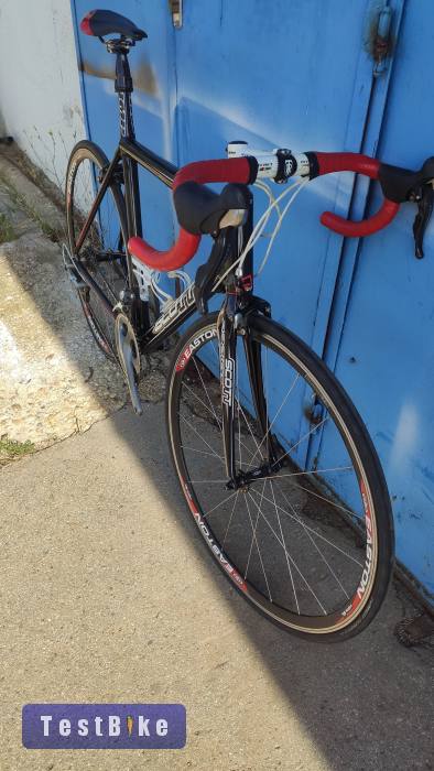 Scott Addict R2 karbon országúti kerékpár - 56