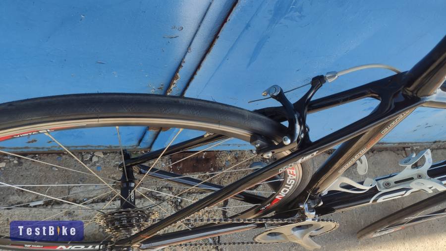 Scott Addict R2 karbon országúti kerékpár - 56