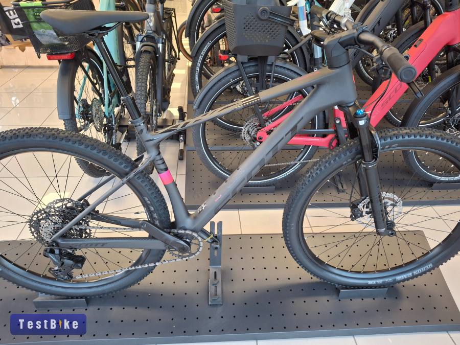 Scott Scale 925 carbon 2026 Új eladó!