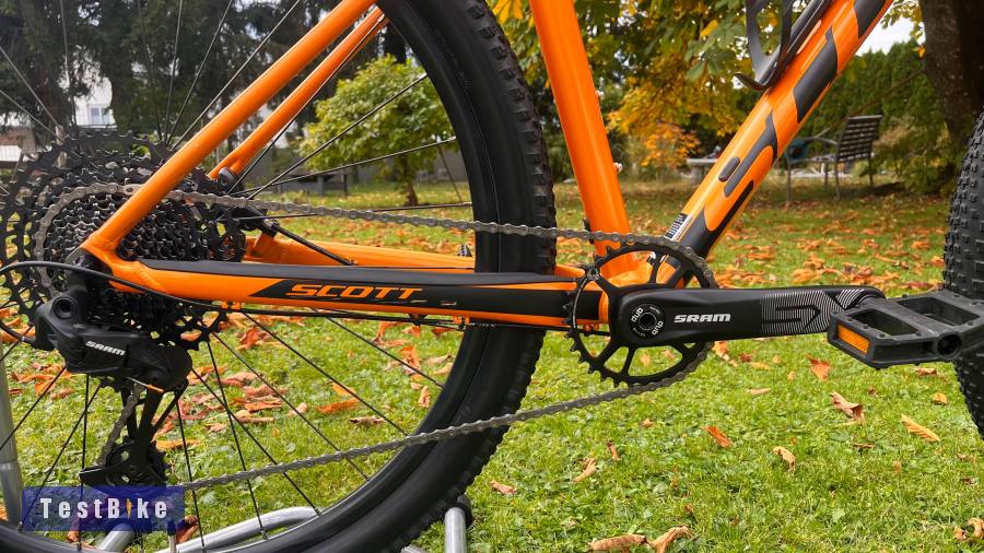 Scott Scale 970 29“, M-es méret, Újszerű