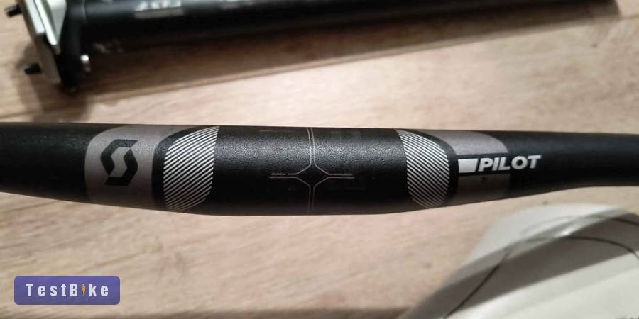 Scott Spark XC gyári nyereg, nyeregcső, kormány, stucni