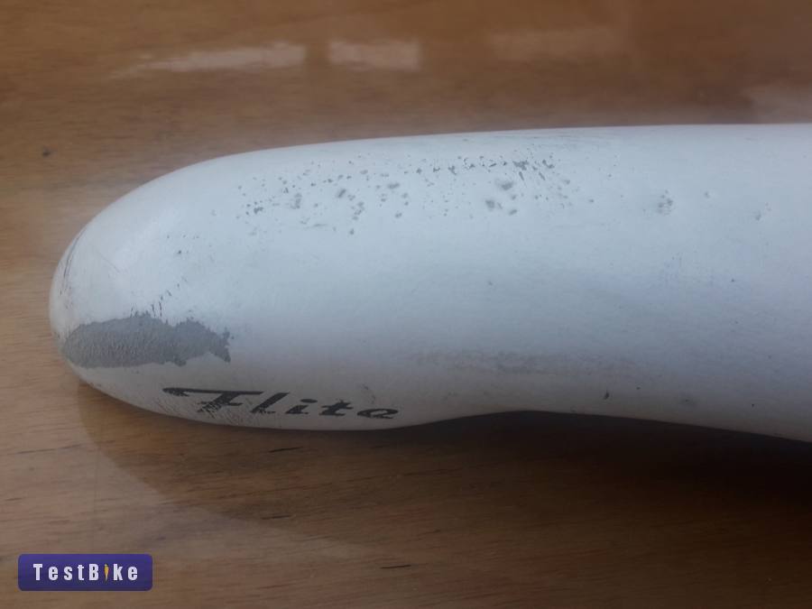 Selle Italia Flite Titanium fehér-fekete országúti nyereg