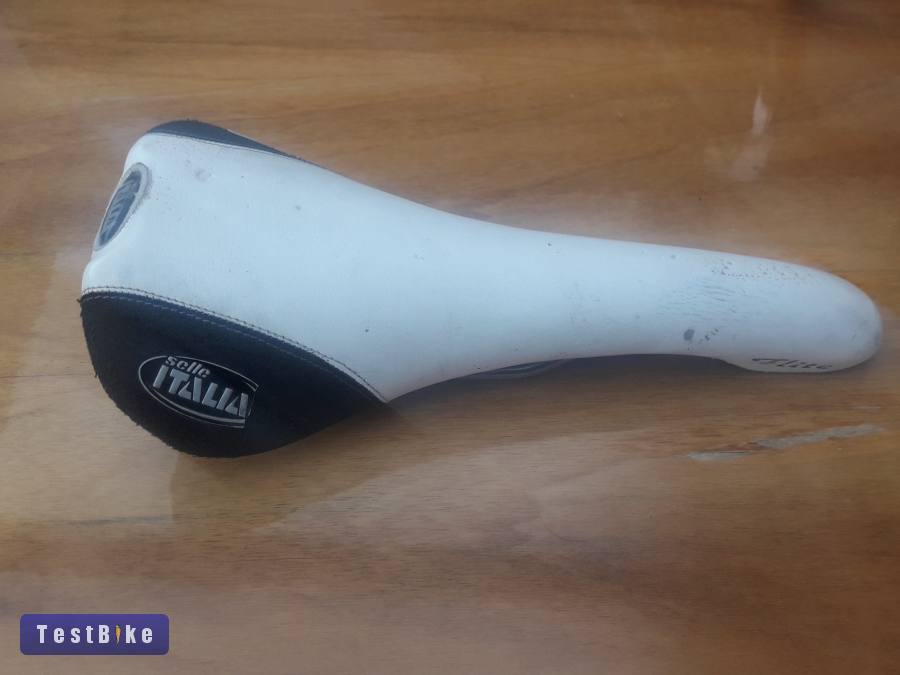 Selle Italia Flite Titanium fehér-fekete országúti nyereg