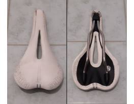 Selle Italia SLR Flow Carbon Fibre nyereg.