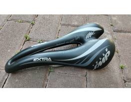Selle Italia SMP Extra ultrakényelmes nyereg  fekete fehér 