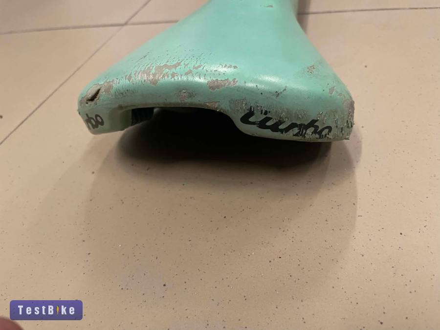 Selle Italia Turbo Lite nyereg Bianchi Celeste színben