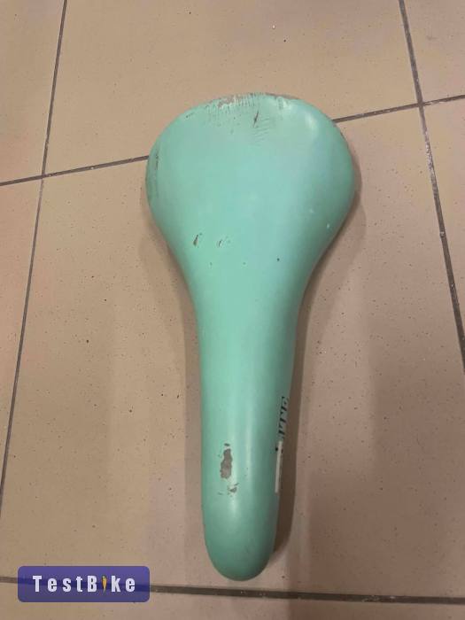 Selle Italia Turbo Lite nyereg Bianchi Celeste színben