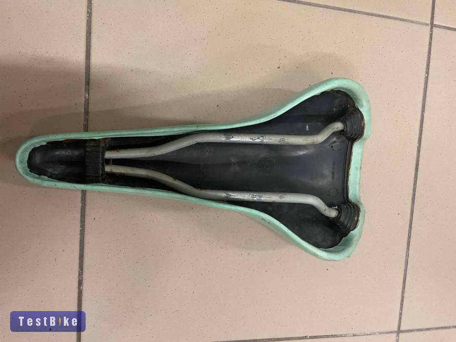 Selle Italia Turbo Lite nyereg Bianchi Celeste színben