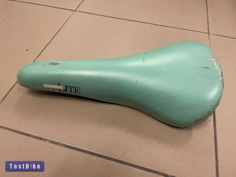Selle Italia Turbo Lite nyereg Bianchi Celeste színben