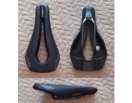 Selle Italia Watt Kit Carbonio Superflow karbon nyereg.