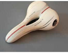 Selle Monte Grappa hímzett nyereg. Sportos kényelmes és szép