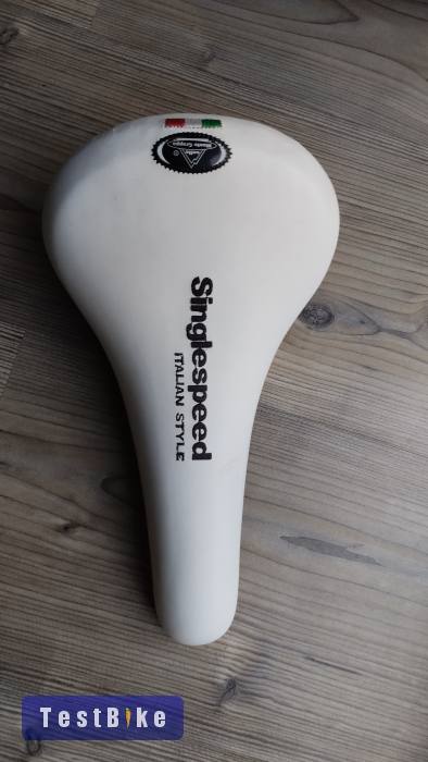 Selle Montegrappa fehér kerékpár nyereg eladó 