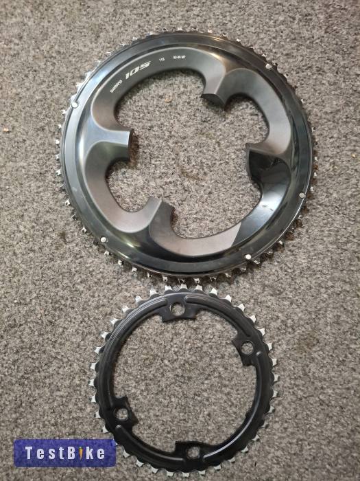 Shimano 105, FC-R7000, 4 furatos aszimmetrikus lánctányérok.