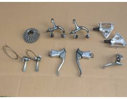 Shimano 105 alkatrészek (fék szett, pedál, váltó, v.kar...)