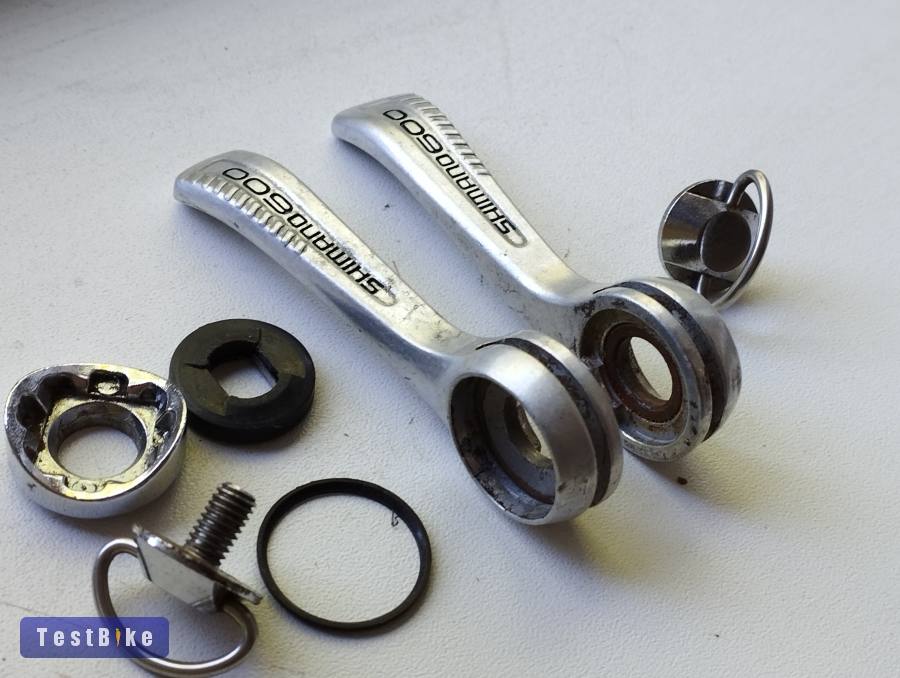 Shimano 600 klasszikus versenykerékpárhoz váltókarok jó áll.