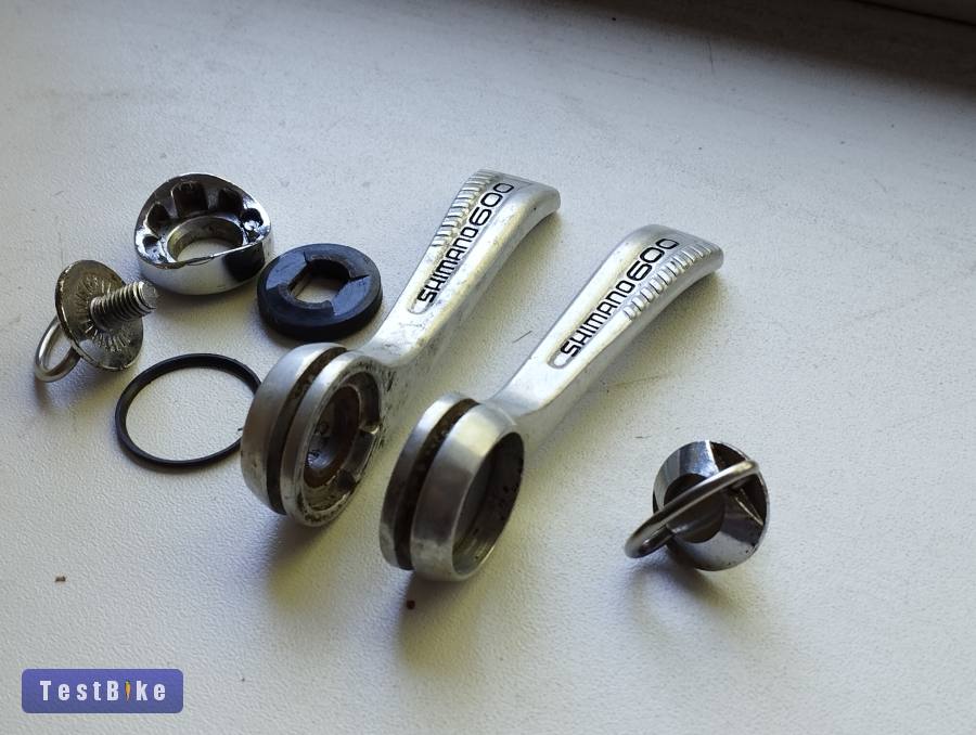 Shimano 600 klasszikus versenykerékpárhoz váltókarok jó áll.