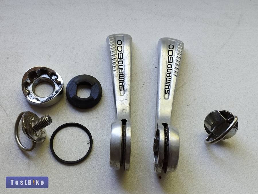 Shimano 600 klasszikus versenykerékpárhoz váltókarok jó áll.