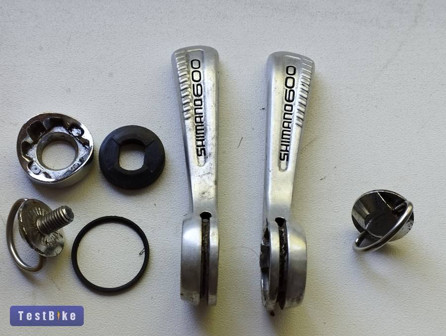 Shimano 600 klasszikus versenykerékpárhoz váltókarok jó áll.