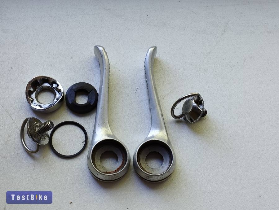 Shimano 600 klasszikus versenykerékpárhoz váltókarok jó áll.