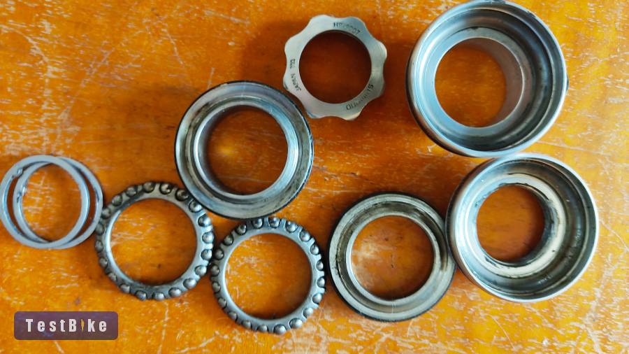 Shimano 600 kormánycsapágy 1"