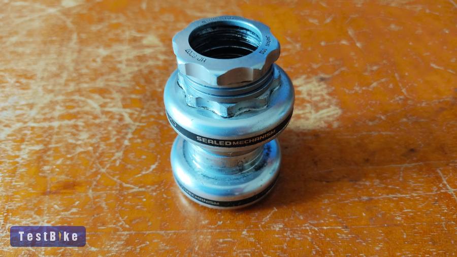 Shimano 600 kormánycsapágy 1"