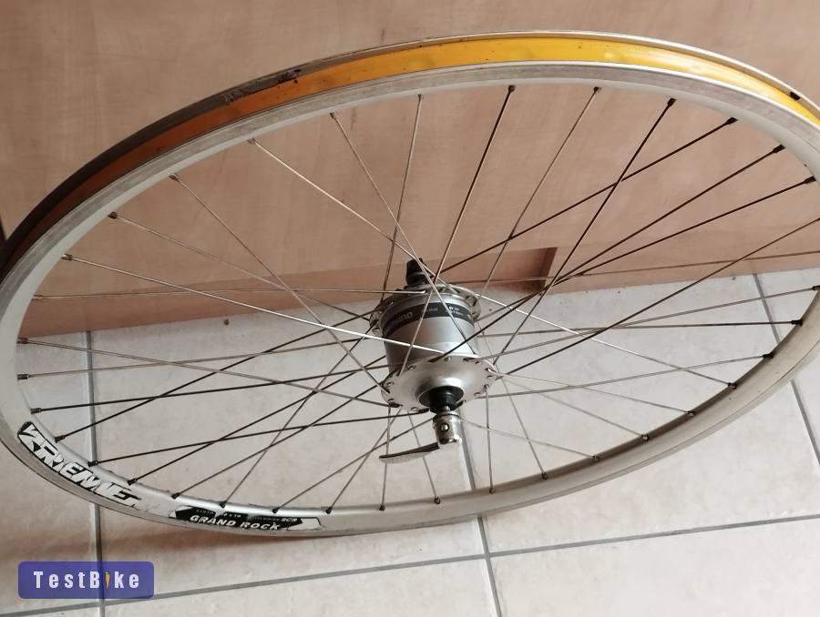 Shimano 622-es, 28 -as agygenerátoros kerék jó állapotban 